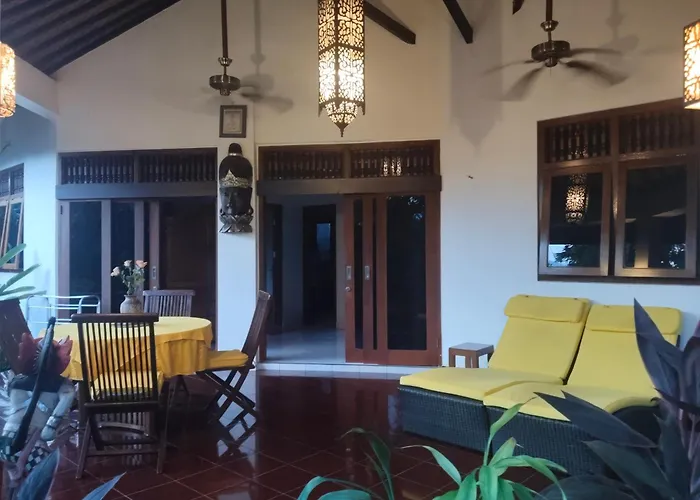 بيت للعطل Teman Jaya House لوفينا